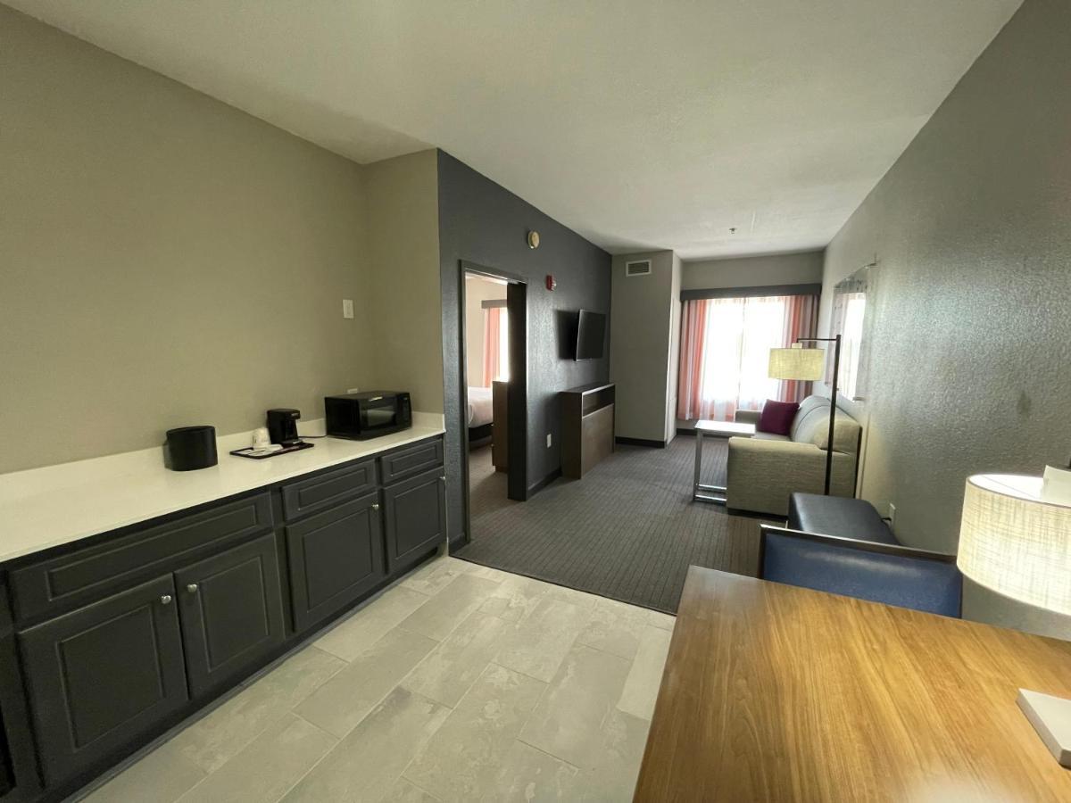La Quinta Inn & Suites By Wyndham Augusta Fort Eisenhower Bagian luar foto