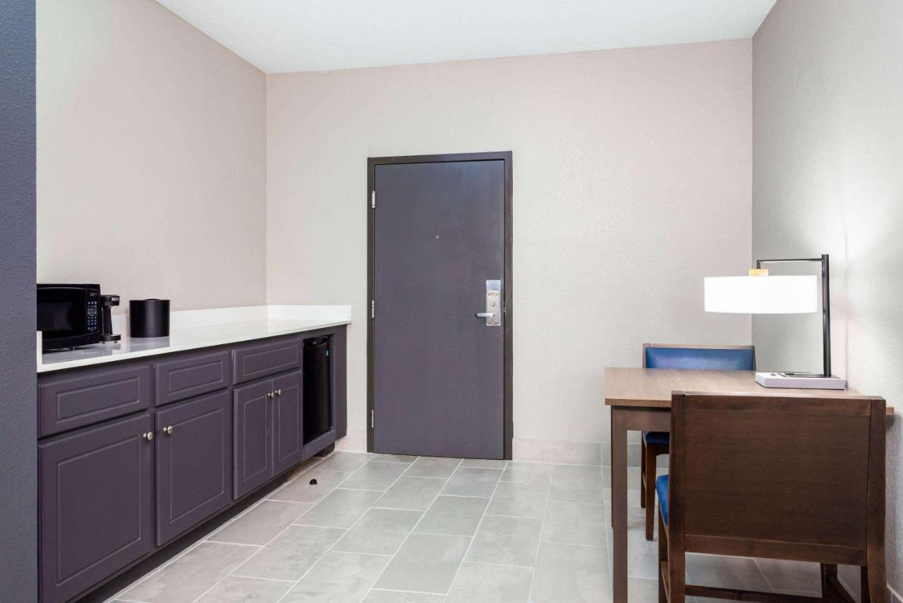La Quinta Inn & Suites By Wyndham Augusta Fort Eisenhower Bagian luar foto