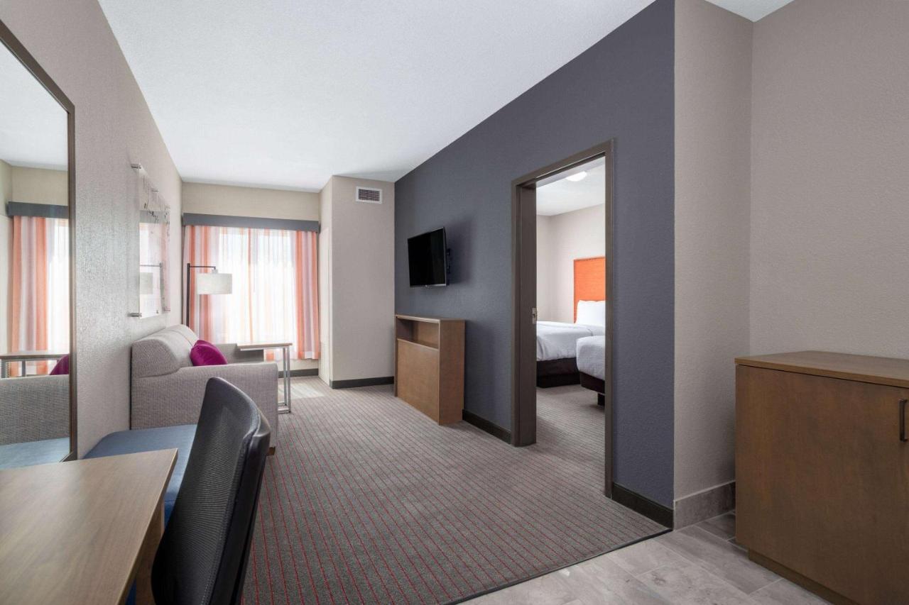 La Quinta Inn & Suites By Wyndham Augusta Fort Eisenhower Bagian luar foto