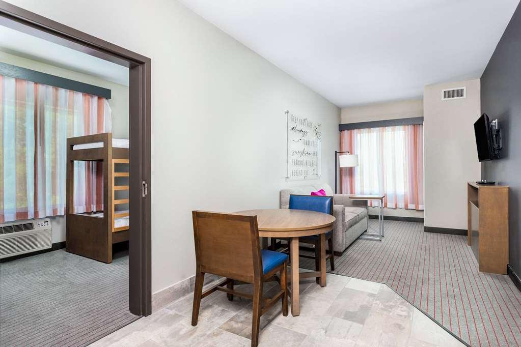 La Quinta Inn & Suites By Wyndham Augusta Fort Eisenhower Ruang foto