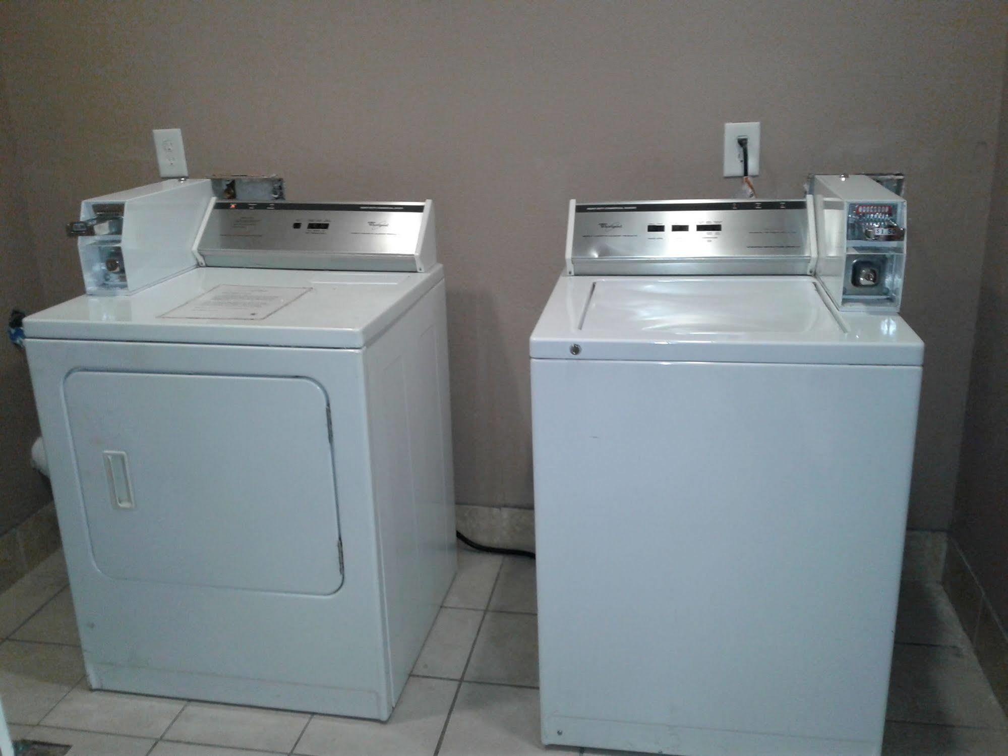 La Quinta Inn & Suites By Wyndham Augusta Fort Eisenhower Bagian luar foto