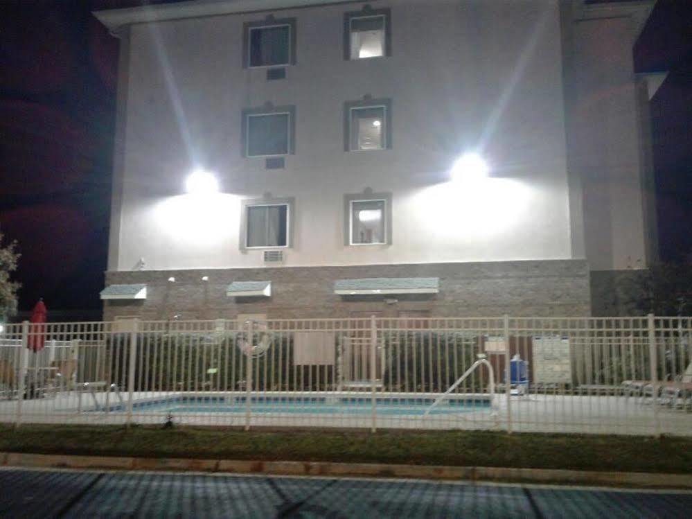 La Quinta Inn & Suites By Wyndham Augusta Fort Eisenhower Bagian luar foto